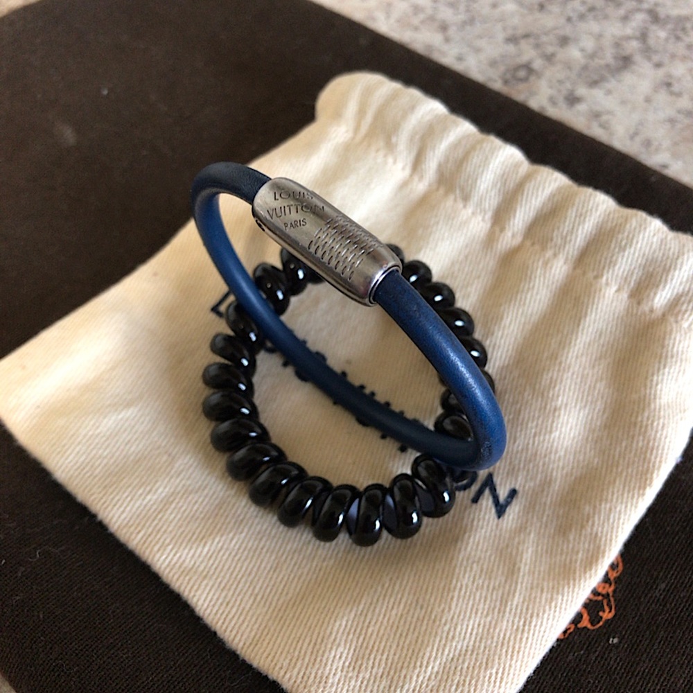 Louis Vuitton “Bull it” bracelet Blue calf Leather